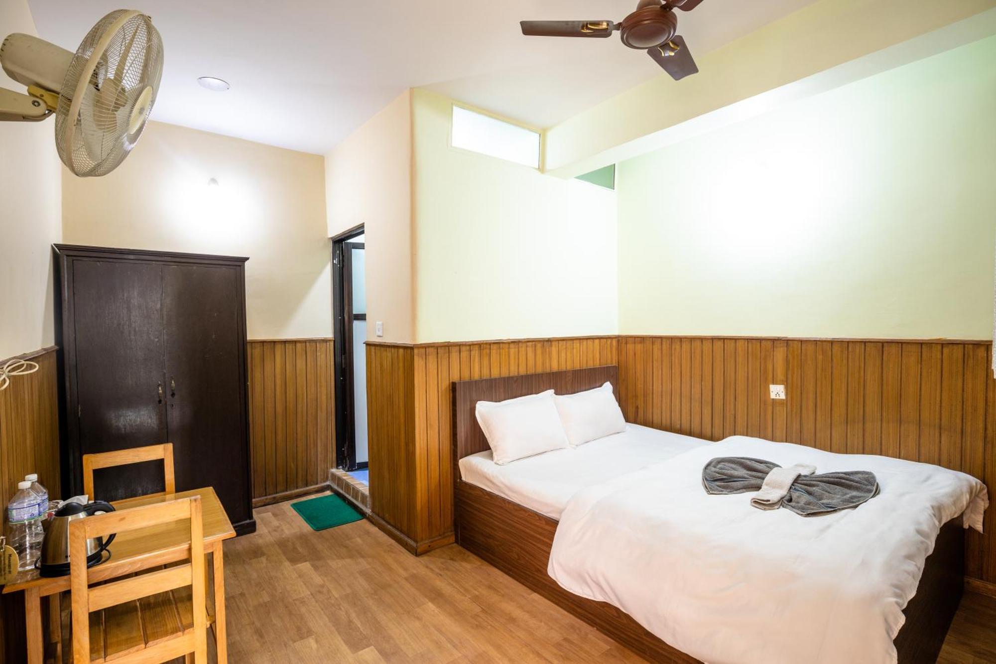 Hotel Harmony & Little Bites Bistro Jawlakhel Esterno foto