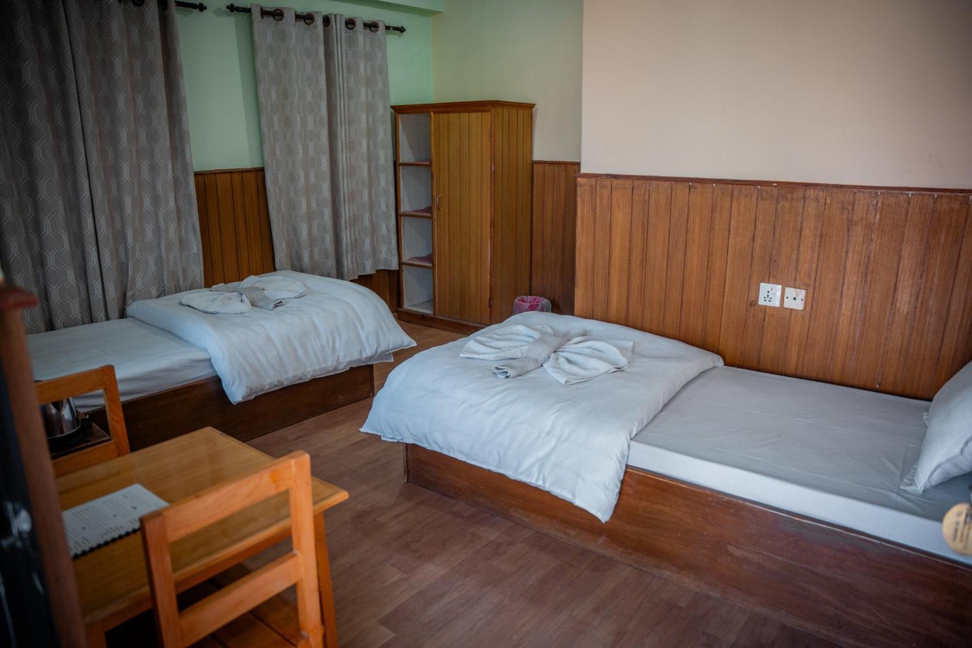 Hotel Harmony & Little Bites Bistro Jawlakhel Esterno foto