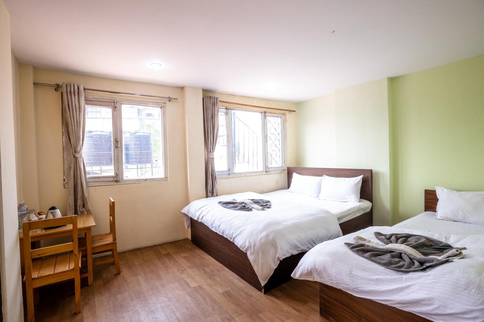 Hotel Harmony & Little Bites Bistro Jawlakhel Esterno foto