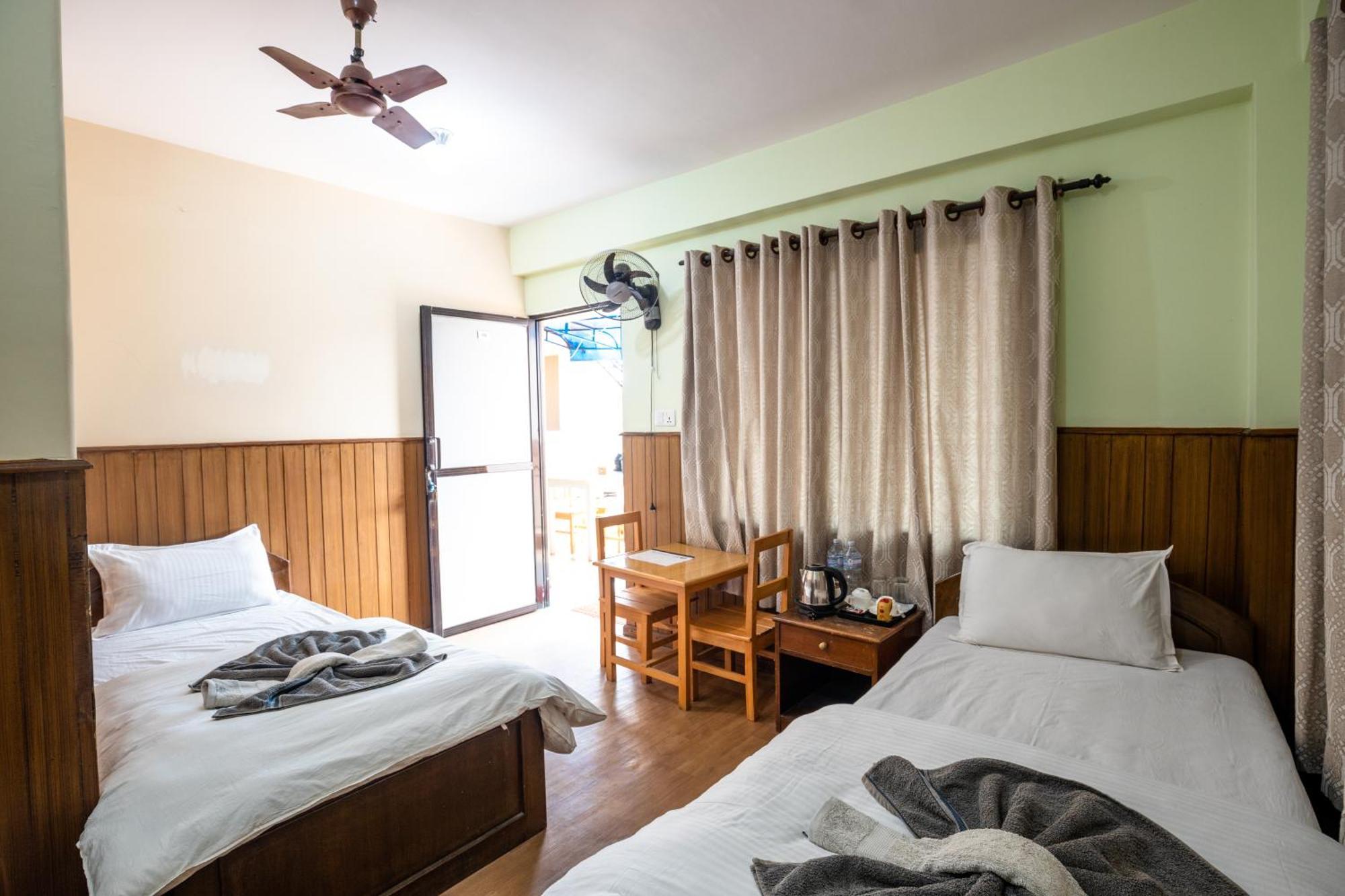 Hotel Harmony & Little Bites Bistro Jawlakhel Esterno foto