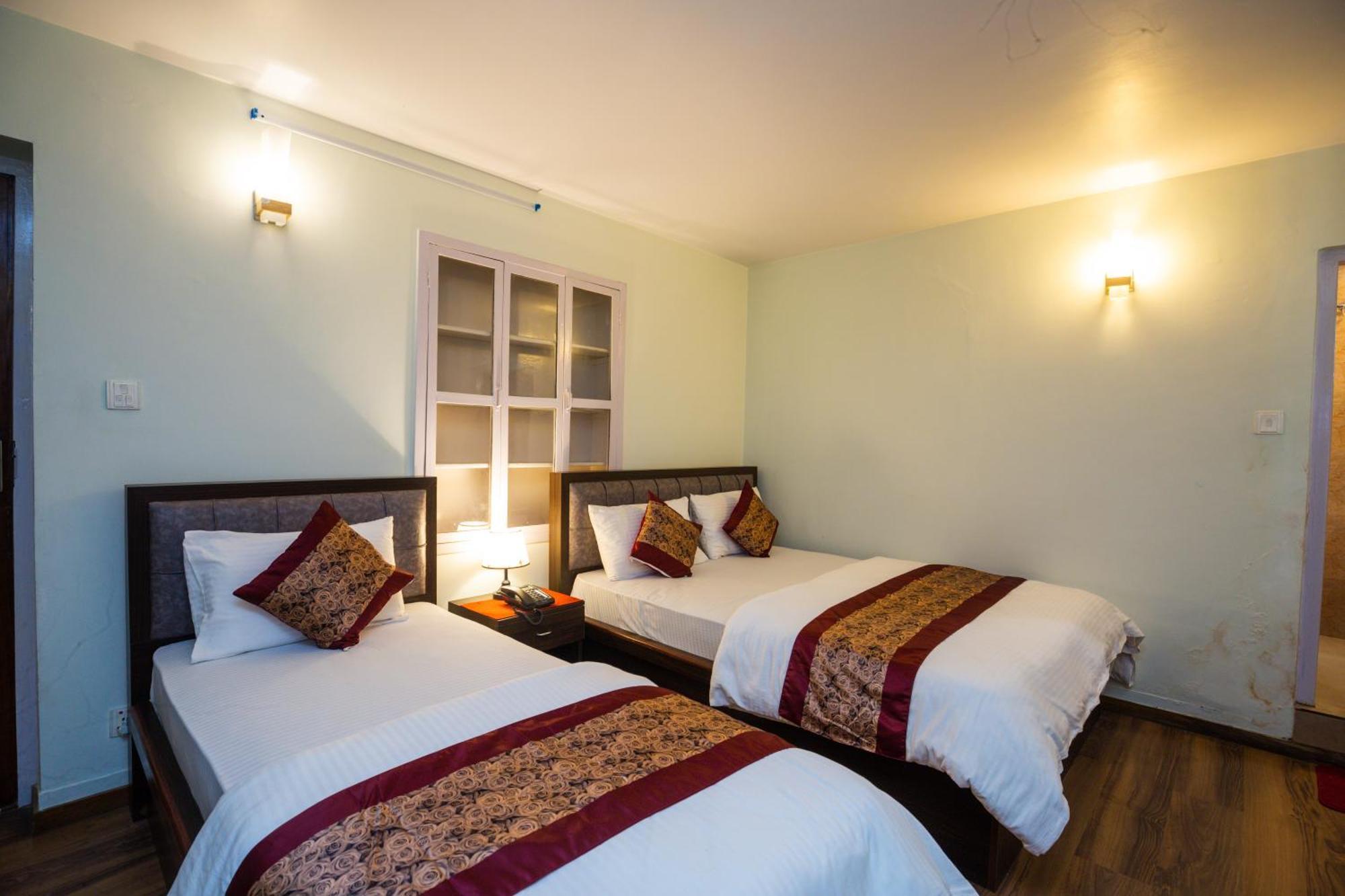 Hotel Harmony & Little Bites Bistro Jawlakhel Esterno foto