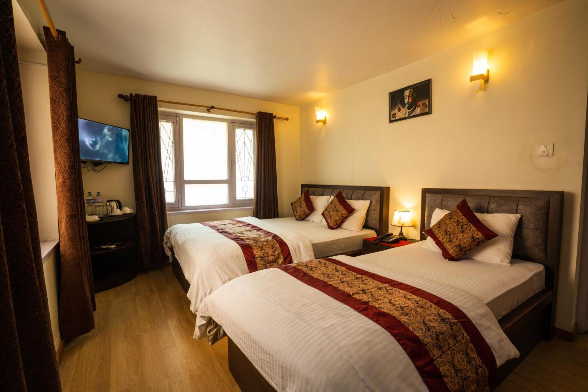 Hotel Harmony & Little Bites Bistro Jawlakhel Esterno foto