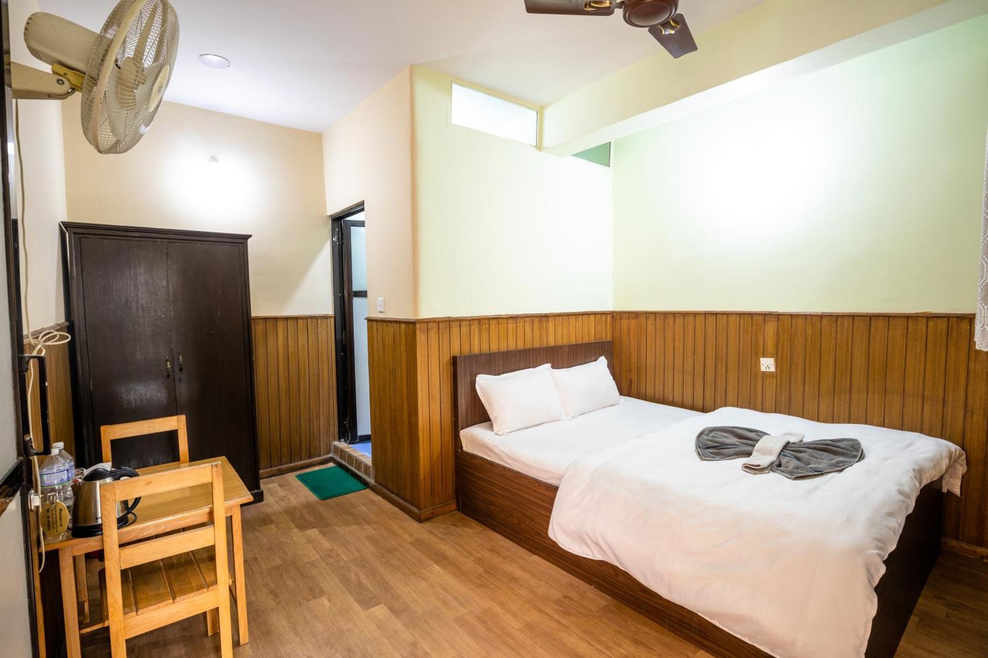 Hotel Harmony & Little Bites Bistro Jawlakhel Esterno foto