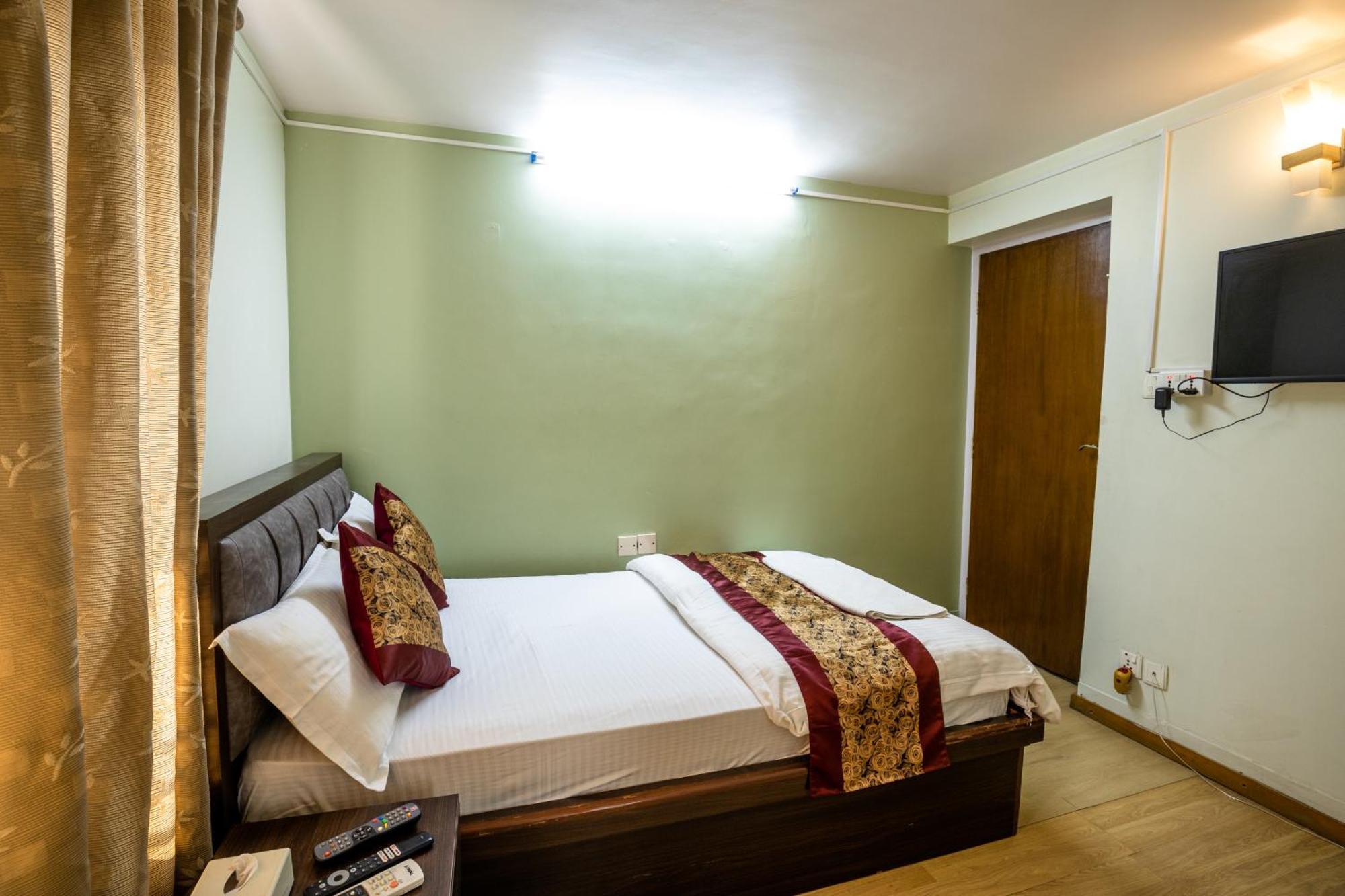 Hotel Harmony & Little Bites Bistro Jawlakhel Esterno foto